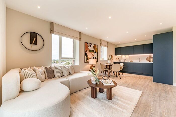 1 Bedroom Flat For Sale In Lampton Parkside, Lampton Road, TW3