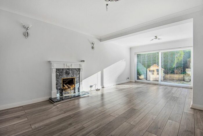 4 Bedroom Detached House To Rent In Graham Close, Croydon, CR0