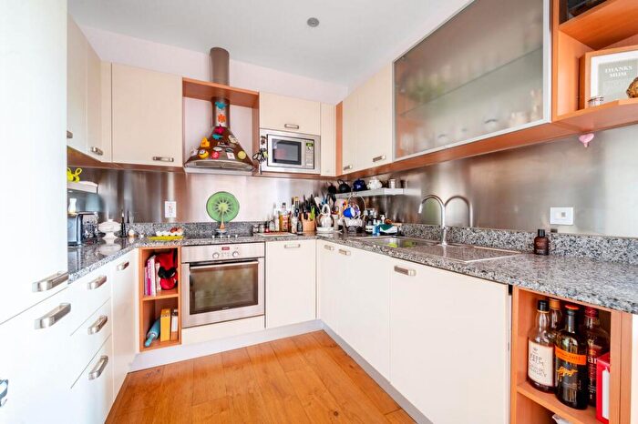 3 Bedroom Flat To Rent In Epsom Road, Guildford, GU1