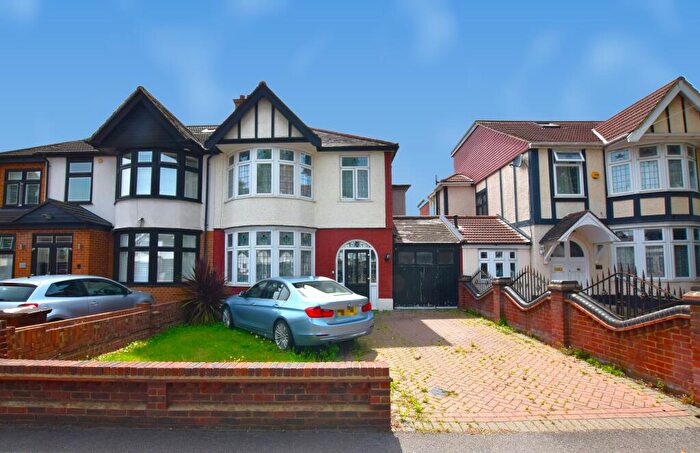 3 Bedroom Terraced House For Sale In Upney Lane, Barking, IG11