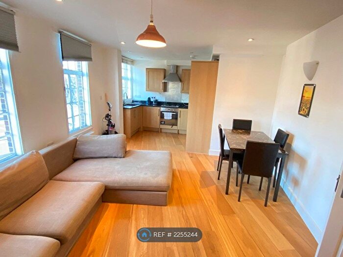 2 Bedroom Flat To Rent In South Lambeth Road, London, SW8