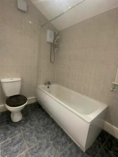 3 Bedroom End Of Terrace House To Rent In Doyle Road, London, SE25