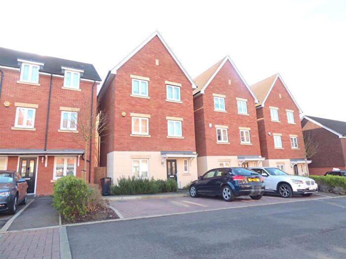 5 Bedroom Town House To Rent In Foxherne, Langley, Berkshire, SL3