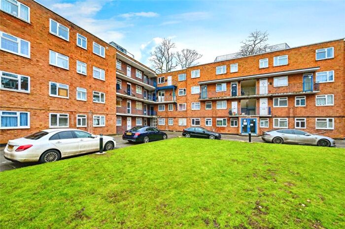 1 Bedroom Flat For Sale In Viceroy Court, High Street South, Dunstable, Bedfordshire, LU6