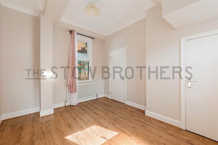 2 Bedroom Flat To Rent In Bulwer Road, Leytonstone, E11