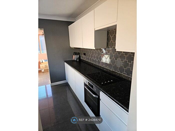 2 Bedroom Bungalow To Rent In Rockingham Road, Kettering, NN16