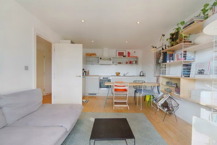 2 Bedroom Apartment For Sale In Hereford Road, London, E3