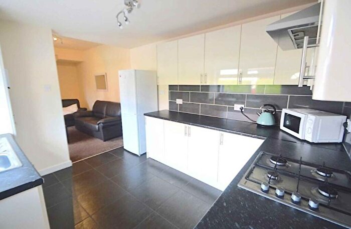 4 Bedroom Terraced House To Rent In Beechwood Crescent, Burley, Leeds, LS4