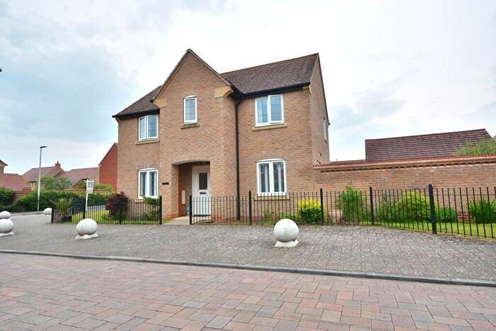 3 Bedroom Detached House For Sale In Roundhouse Drive, Cawston, CV22