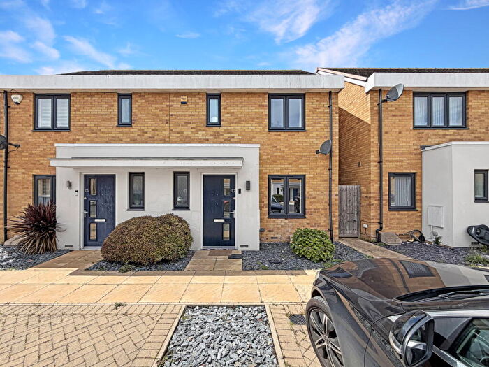 3 Bedroom Semi-Detached House For Sale In Sanderling Close, East Tilbury, RM18