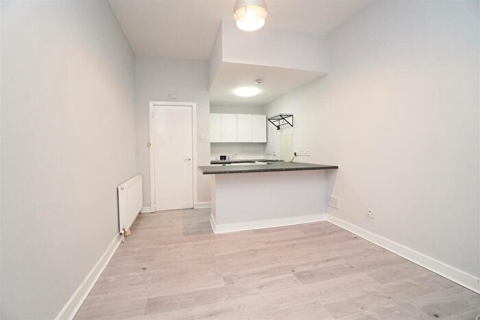 2 Bedroom Flat To Rent In Bearsden Road, Anniesland, G13