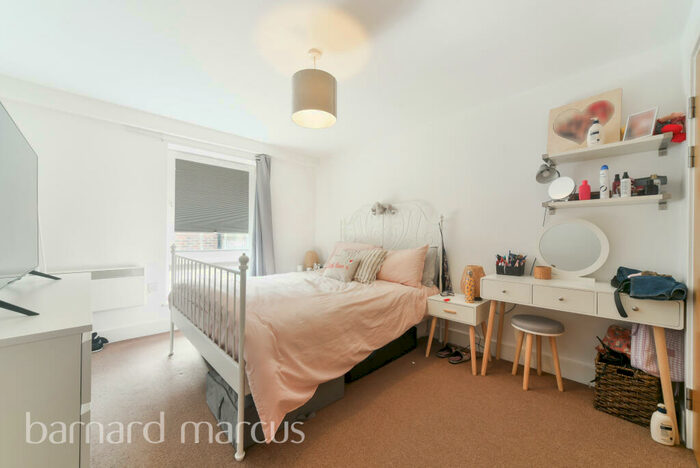 2 Bedroom Apartment To Rent In Station Approach, Epsom, KT19