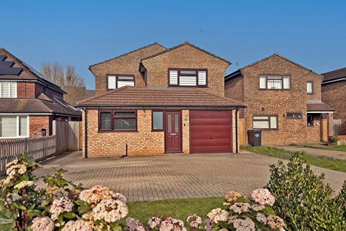 4 Bedroom Detached House For Sale In Oakengrove Road, Hazlemere, HP15