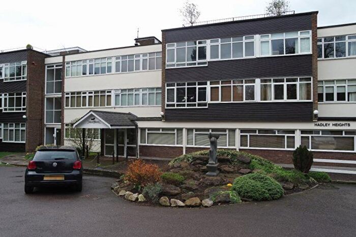 2 Bedroom Flat For Sale In Hadley Road, Barnet, EN5