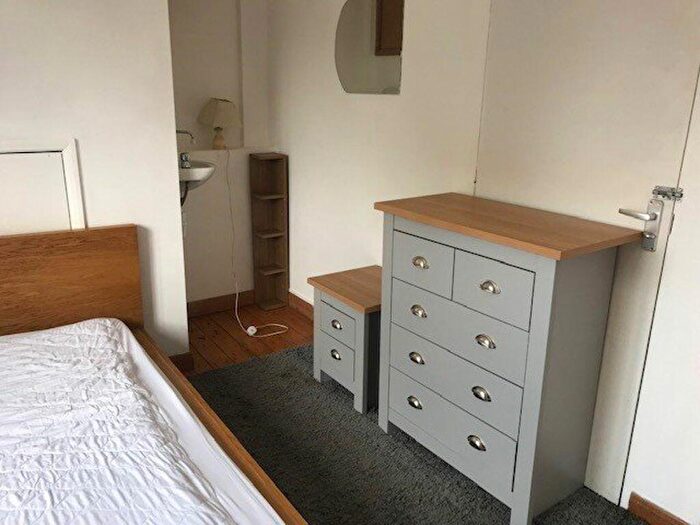 1 Bedroom House To Rent In Attic Room In Shared House, DE1