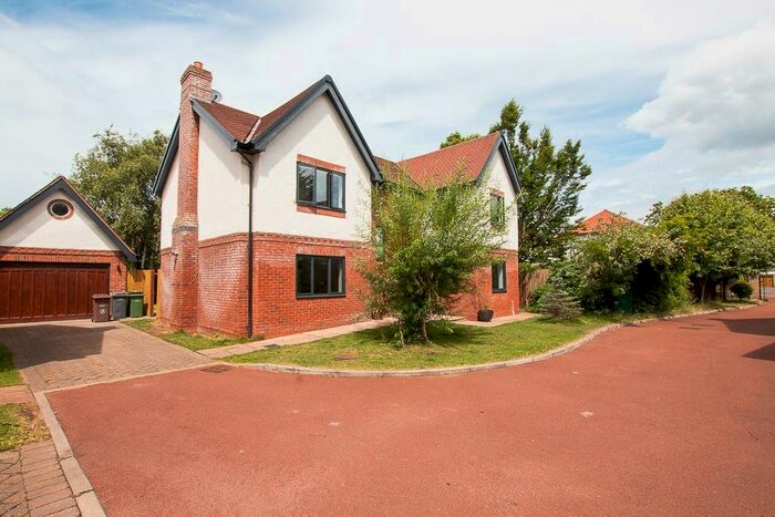 4 Bedroom Detached House For Sale In Bertram Close, CH47