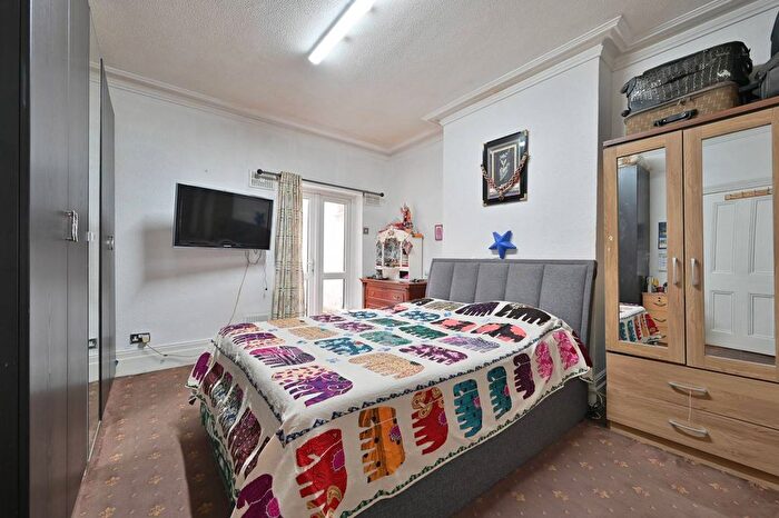 3 Bedroom Maisonette For Sale In Station Road, Harrow On The Hill, Harrow, HA1