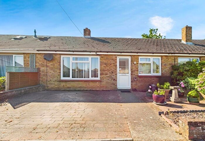 3 Bedroom Bungalow For Sale In Wykeham Close, Netley Abbey, Southampton, SO31