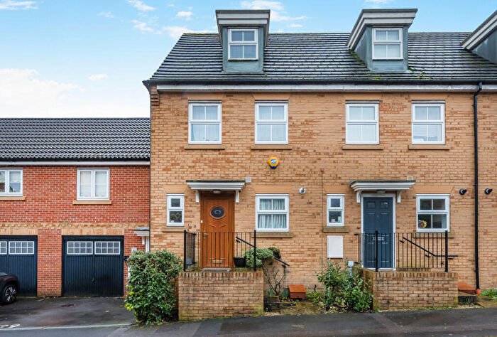3 Bedroom End Of Terrace House For Sale In Lintham Drive, Bristol, Gloucestershire, BS15