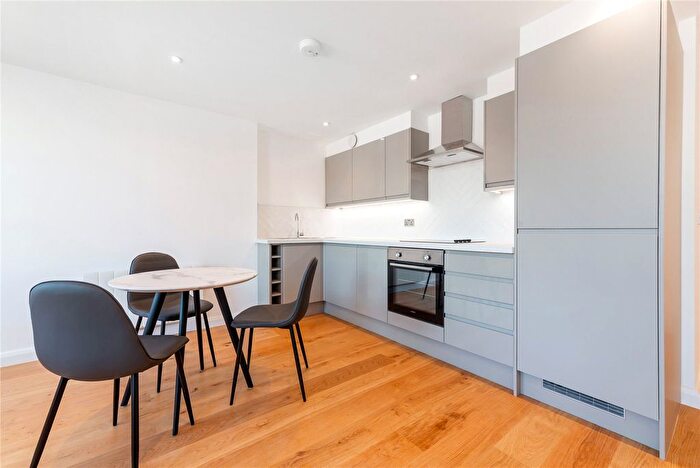 1 Bedroom Flat To Rent In Camberwell Station Road, Camberwell Green, SE5