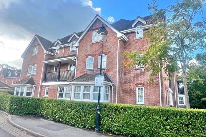 2 Bedroom Flat For Sale In Campbell Fields, Aldershot, Hampshire, GU11