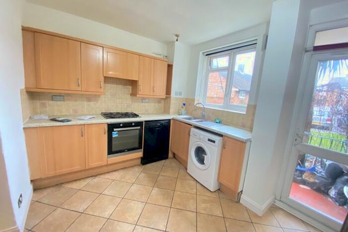 2 Bedroom Flat To Rent In Norwood Close, Southall, UB2