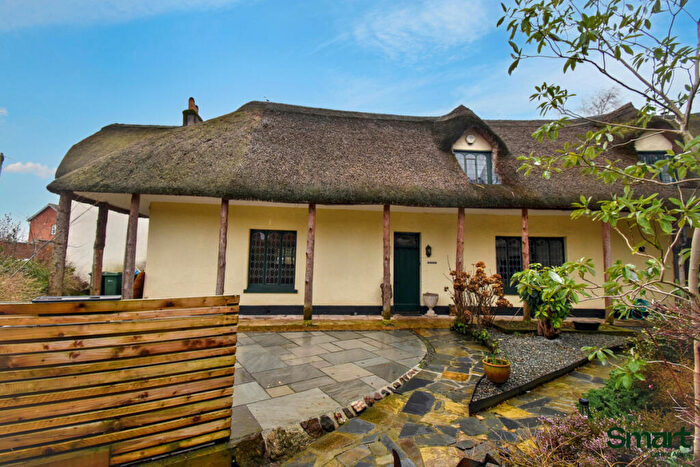 3 Bedroom Semi-Detached House For Sale In South Wing, Exeter, EX4