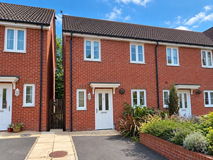 3 Bedroom Semi-Detached House To Rent In Hut Farm Place, Chandler's Ford, SO53