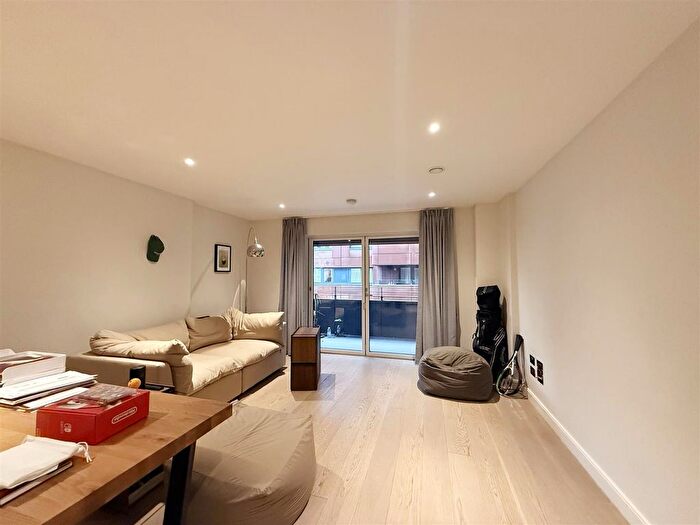 2 Bedroom Flat To Rent In Wharf Road, London, N1