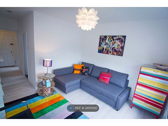 Studio To Rent In Muswell Hill Rd, London, N10