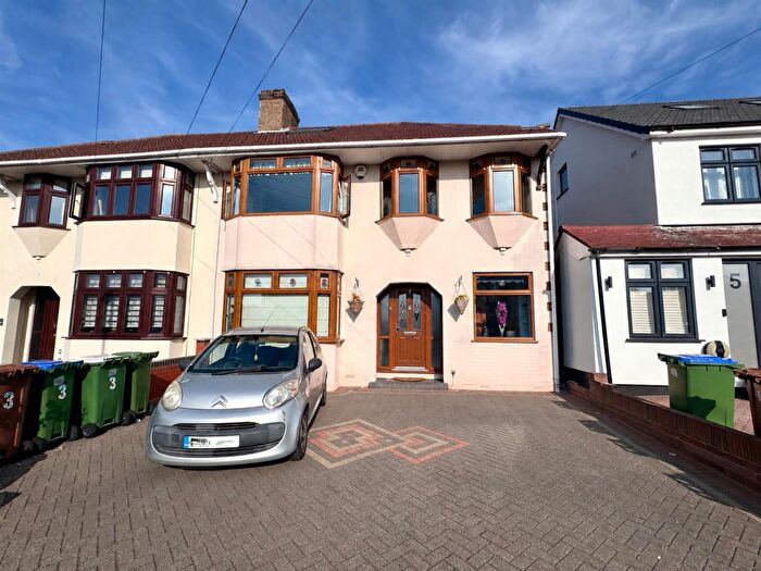 5 Bedroom Semi-Detached House For Sale In Barrington Road, Bexleyheath, DA7