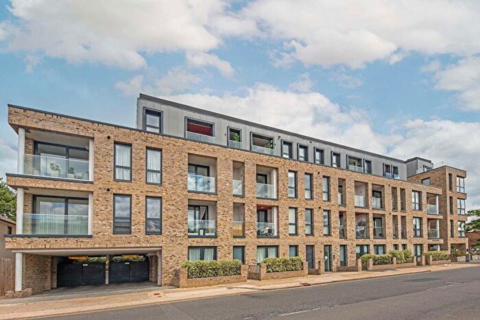 1 Bedroom Flat For Sale In Brighton Road, Surbiton, KT6