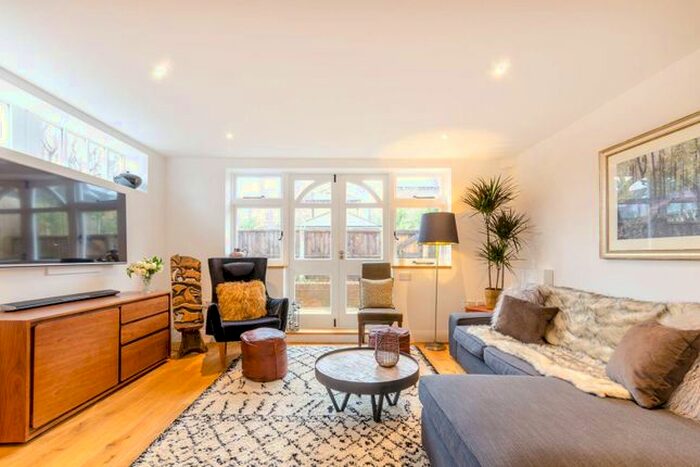 2 Bedroom Cottage To Rent In Ennismore Avenue, Guildford, GU1