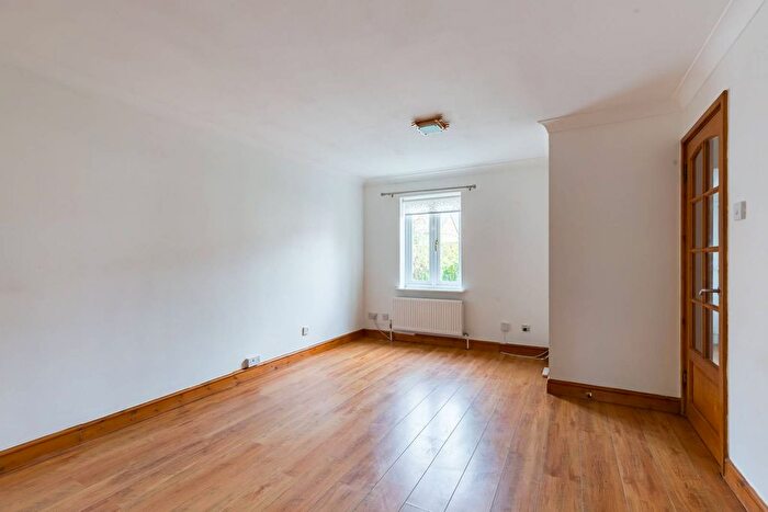 2 Bedroom Semi-Detached House To Rent In Lymington Close, Beckton, London, E6