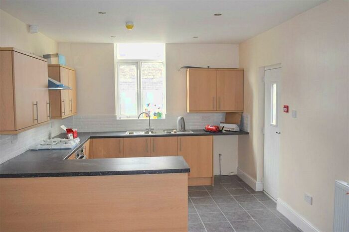 6 Bedroom Terraced House To Rent In Granville Road, Fallowfield, M14