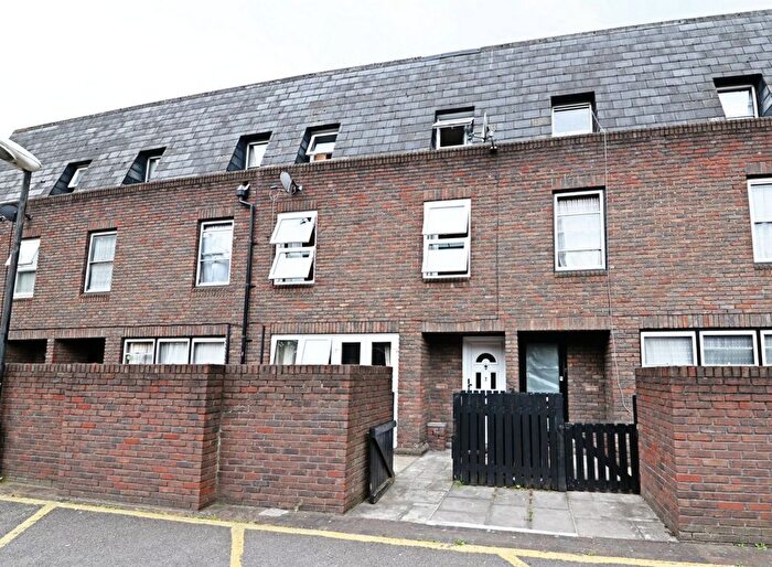 3 Bedroom Terraced House To Rent In Baldwin Gardens, London, EC1N