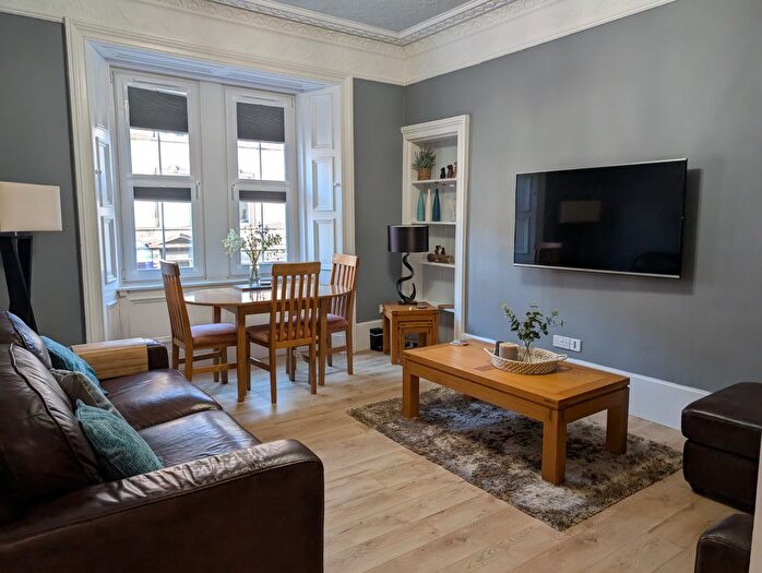3 Bedroom Flat To Rent In Morrison Street, Edinburgh, EH3