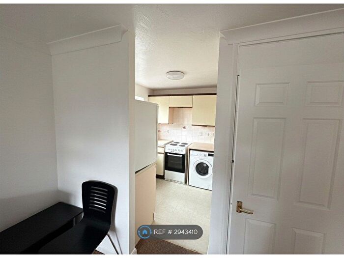 1 Bedroom Flat To Rent In Eagle Drive, Barnet, NW9