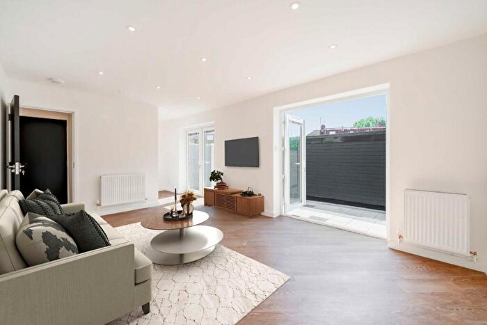 3 Bedroom Semi-Detached House To Rent In Ecclesbourne Gardens, London, N13