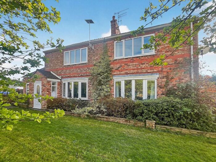 6 Bedroom Detached House For Sale In Malton Road, York, YO32