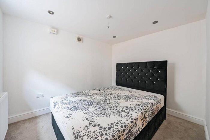 2 Bedroom House To Rent In Albert Road, Silvertown, London, E16