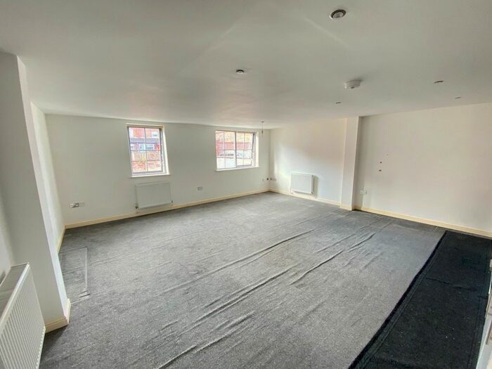 2 Bedroom Flat To Rent In Birchfield House, Hopes Carr, Hillgate, SK1