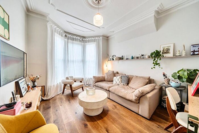 1 Bedroom Flat For Sale In Warham Road, Harringay, London, N4