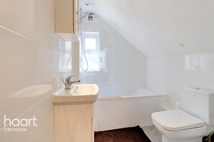 2 Bedroom Flat For Sale In Dornton Road, South Croydon, CR2