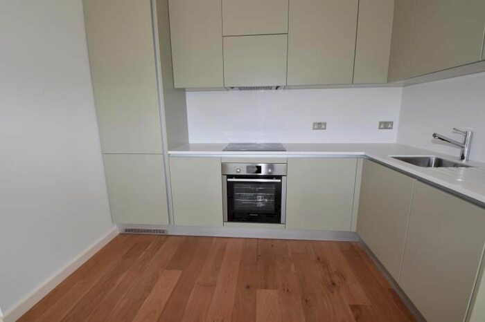 1 Bedroom Flat To Rent In Dolphin House, Windmill Road, Sunbury-On-Thames, TW16
