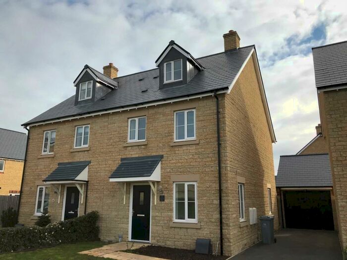 4 Bedroom Semi-Detached House To Rent In Sungold Place, Carterton, OX18