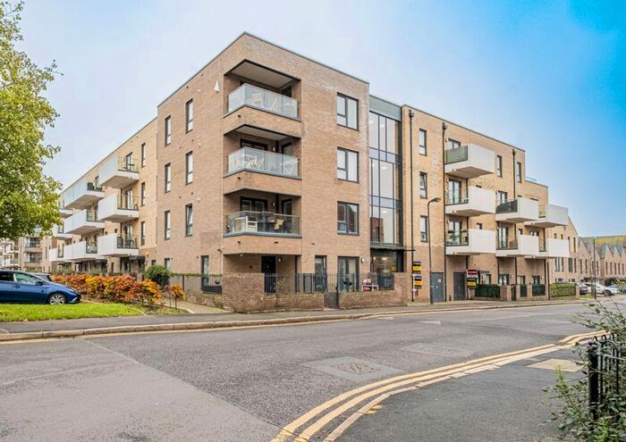 1 Bedroom Flat To Rent In Tranquil Lane, Harrow, HA2