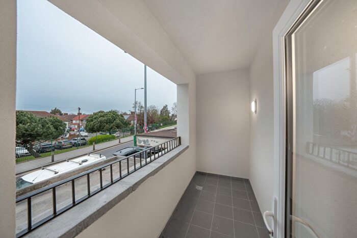 3 Bedroom Flat To Rent In Gale Street, Dagenham, RM9