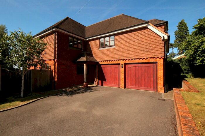 5 Bedroom Detached House To Rent In Merrow, Guildford, GU1