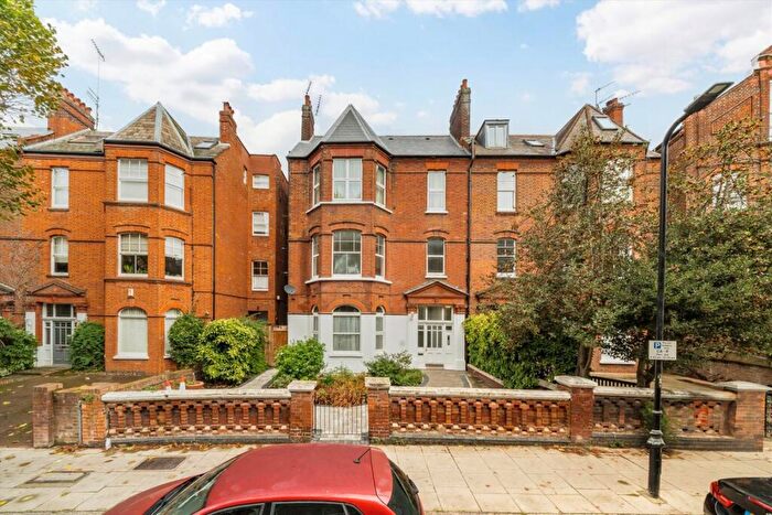2 Bedroom Flat To Rent In Compayne Gardens, West Hampstead, NW6